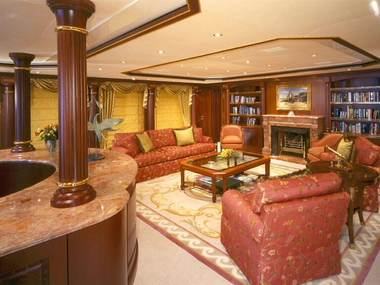 The 55m Yacht QUEEN MAVIA