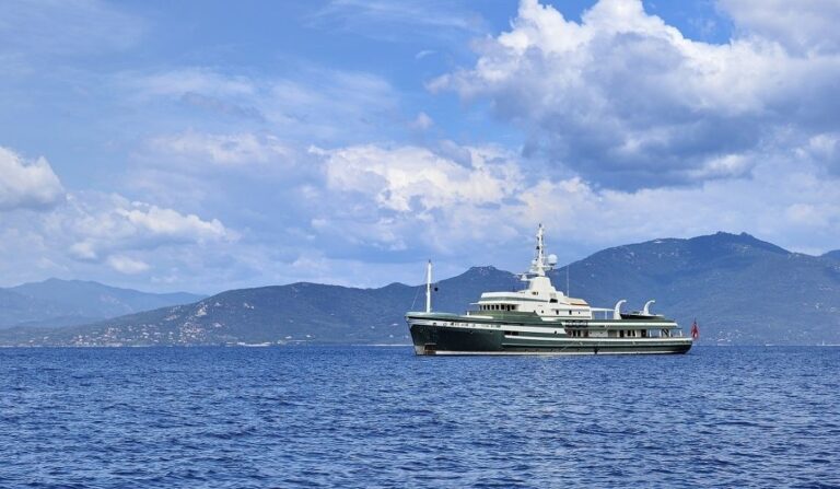 The 55m Yacht STEEL