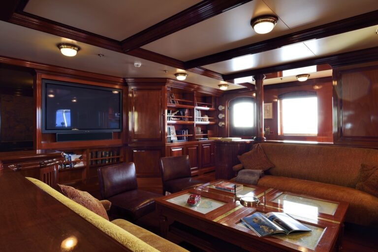 The 55m Yacht STEEL