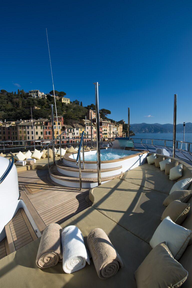 The 56m Yacht THE WELLESLEY