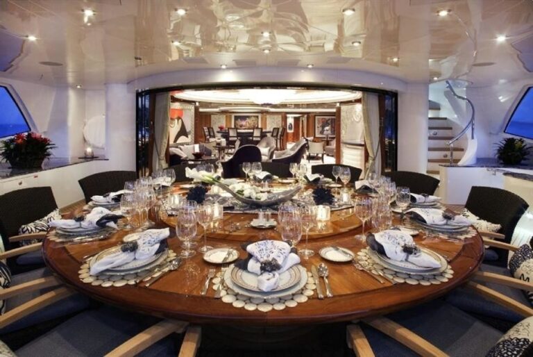 aft deck dining