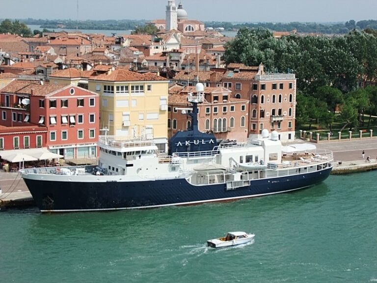 The 59m Yacht AKULA