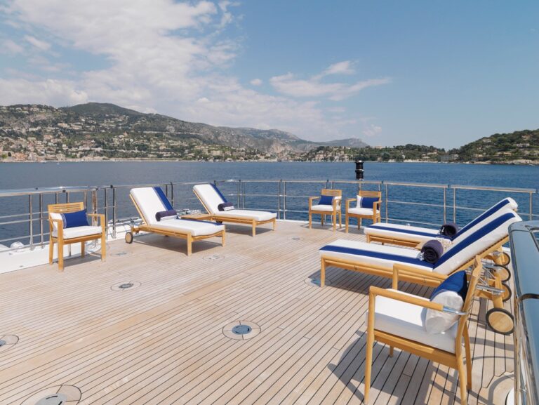 spacious sundeck area for sunbathing or relaxing