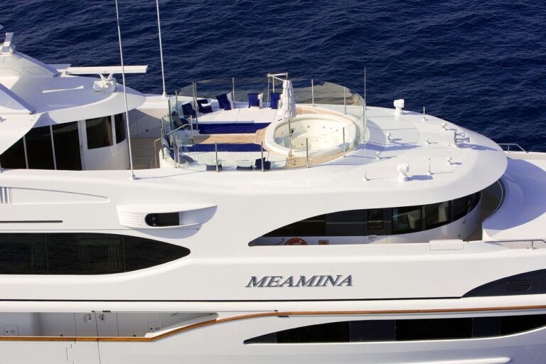 Detail Profile Aspect Aboard Yacht MEAMINA