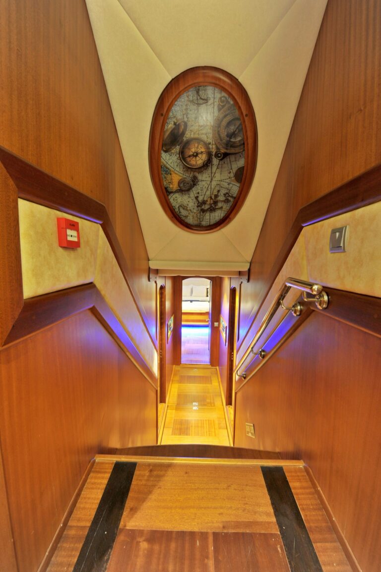 Foyer to guest cabins