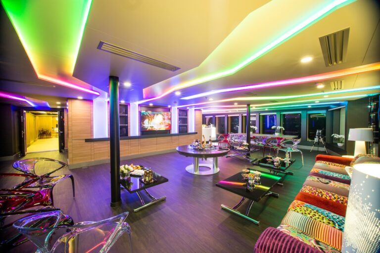 6 Saluzi motoryacht -Main Deck Salon