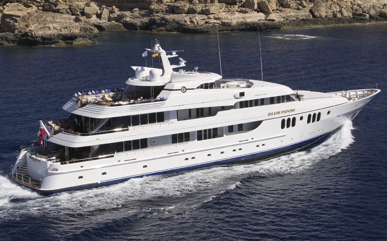Cruising On Board Yacht BLUE MOON