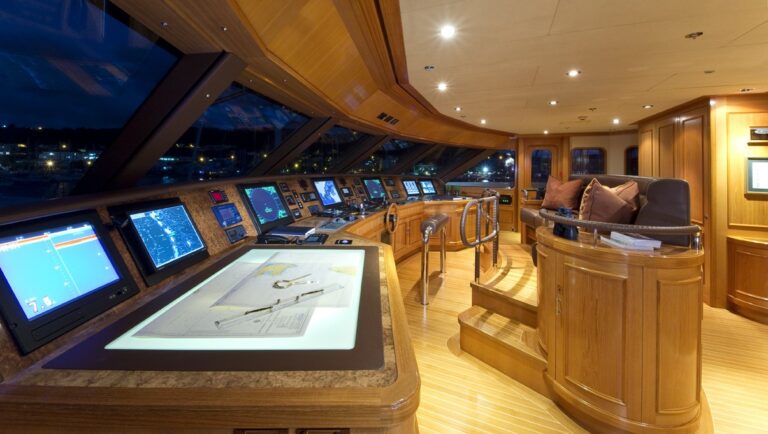 Maps: Yacht BLUE MOON's Bridgedeck Captured