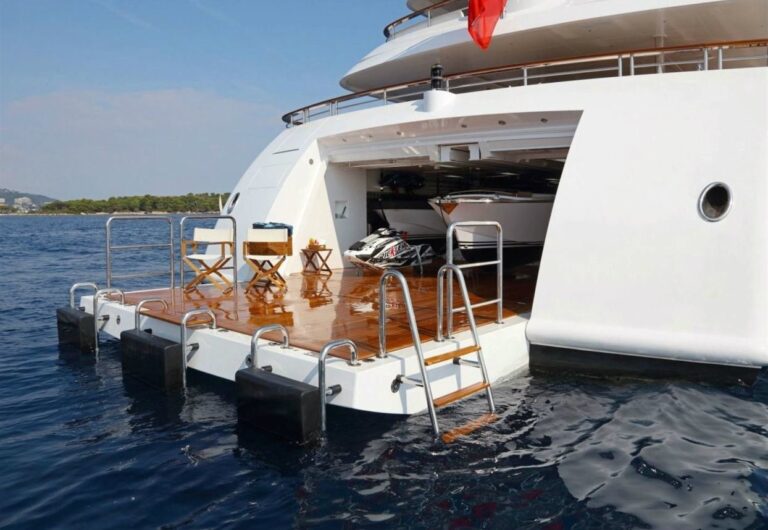 beach club swim platform / transom