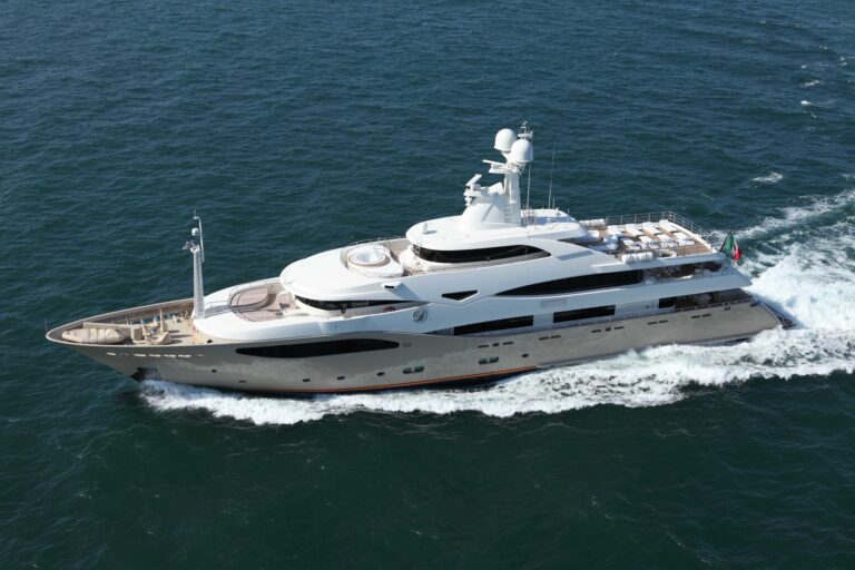 Overview: Yacht LIGHT HOLIC's Cruising Image