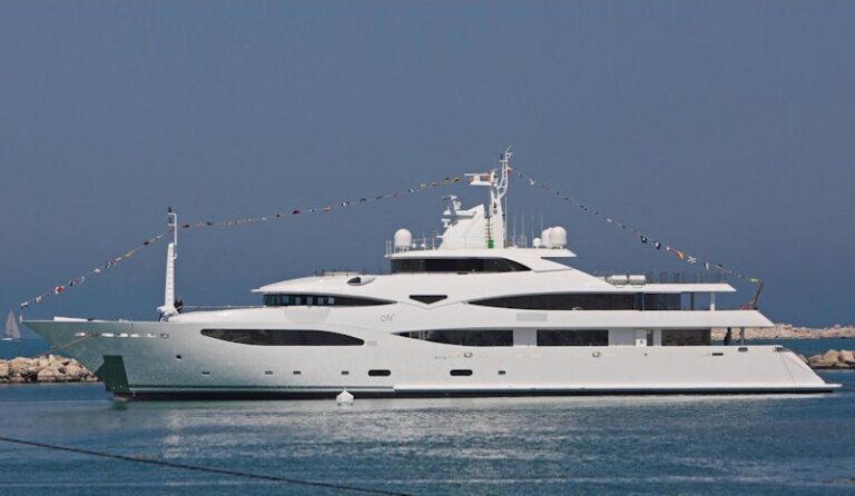 The 60m Yacht RAMBLE ON ROSE
