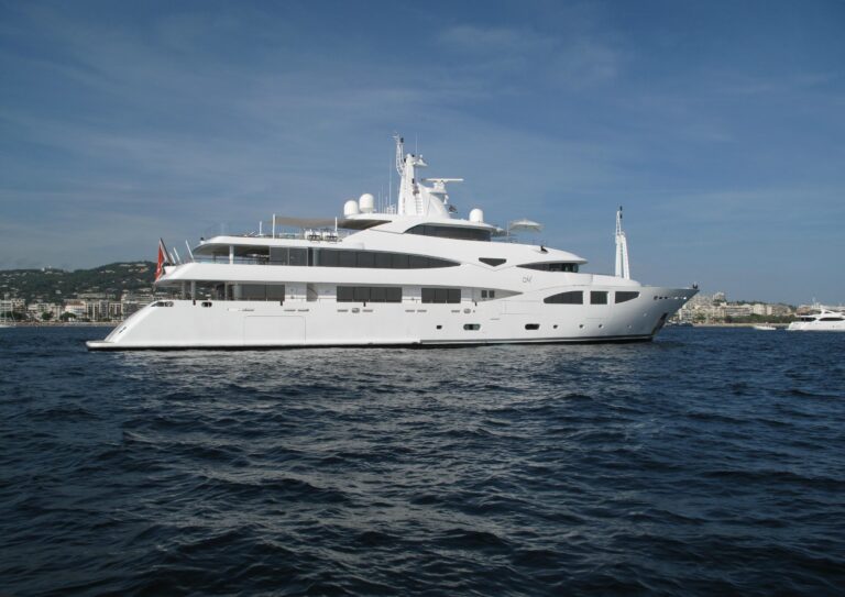 The 60m Yacht RAMBLE ON ROSE