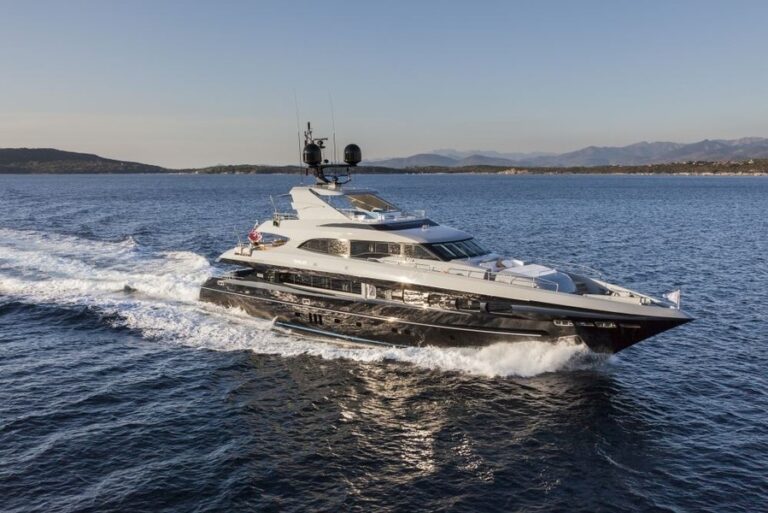 The 60m Yacht SARASTAR