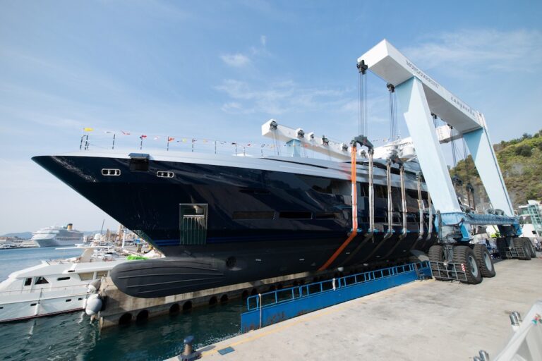 The 60m Yacht SARASTAR