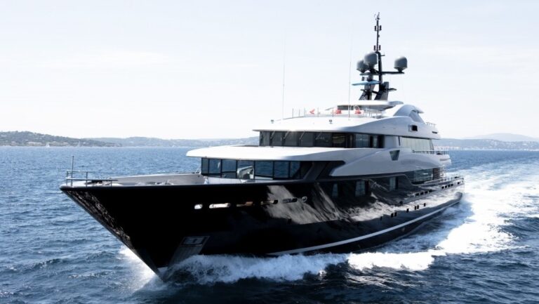 The 60m Yacht SLIPSTREAM