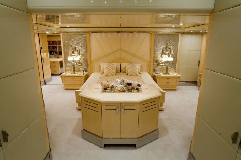 The 60m Yacht SUNDAY