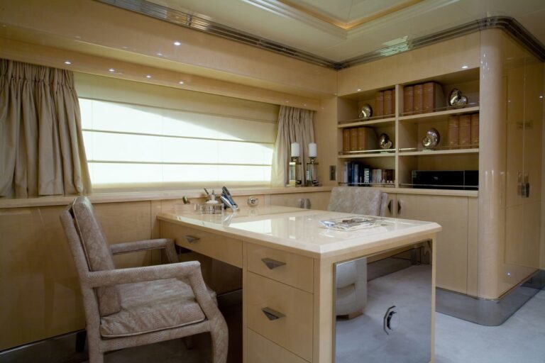 The 60m Yacht SUNDAY