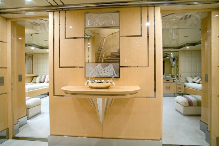 The 60m Yacht SUNDAY