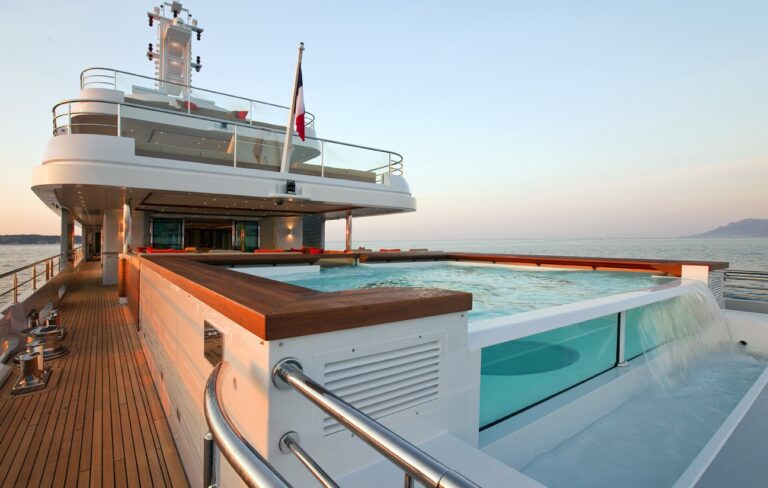 The 60m Yacht YOGI