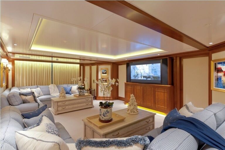 saloon