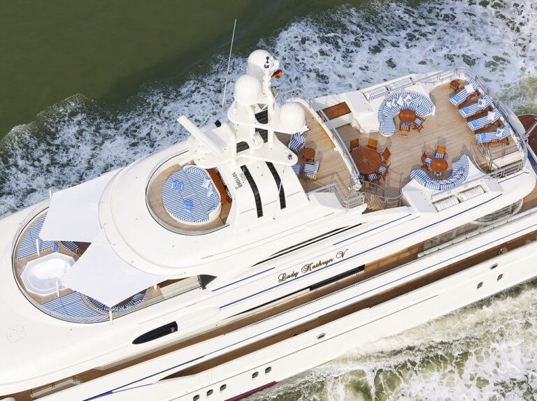 Decks: Yacht LADY KATHRYN V's From Above Aspect Photograph