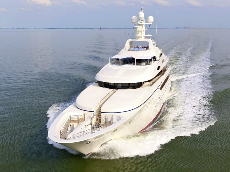 Forward Aspect: Yacht LADY KATHRYN V's Cruising Captured