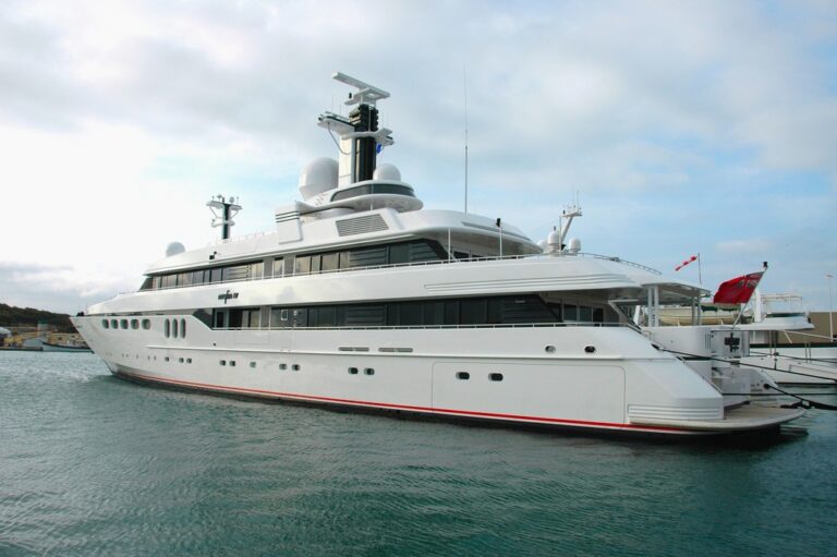 The 61m Yacht MYLIN IV