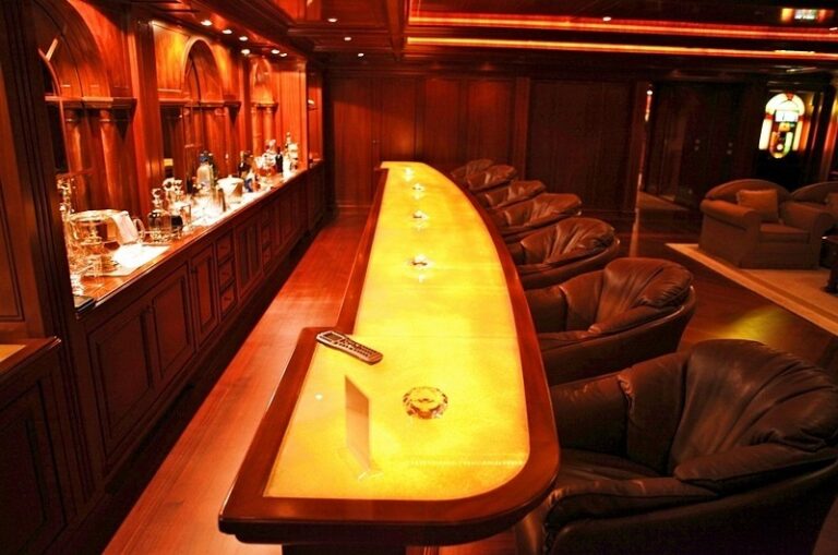 Sky-lounge: Yacht APOGEE's Backlit Onyx Drinks Bar Pictured