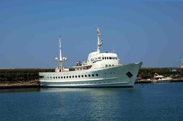 Anchorage Aboard Yacht BLUE DAWN