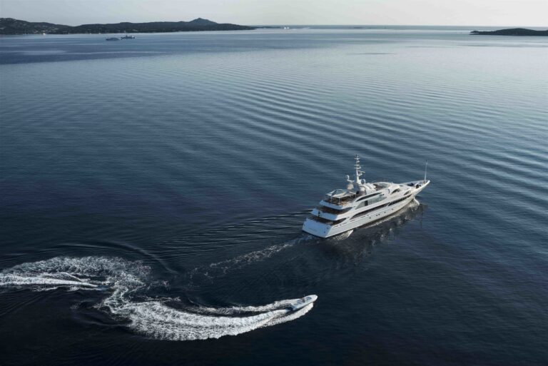 62m Benetti with tender