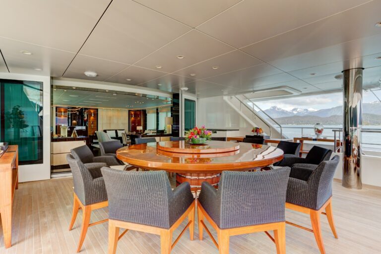aft deck dining