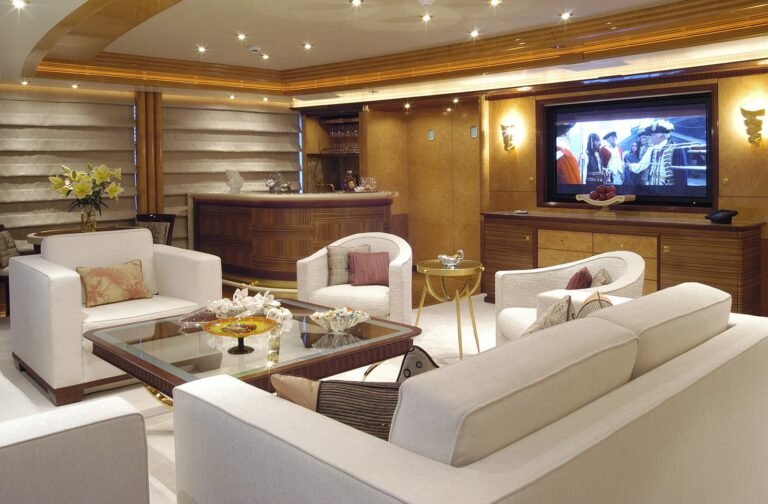 Screening: Yacht SEA WALK's Premier Saloon Image