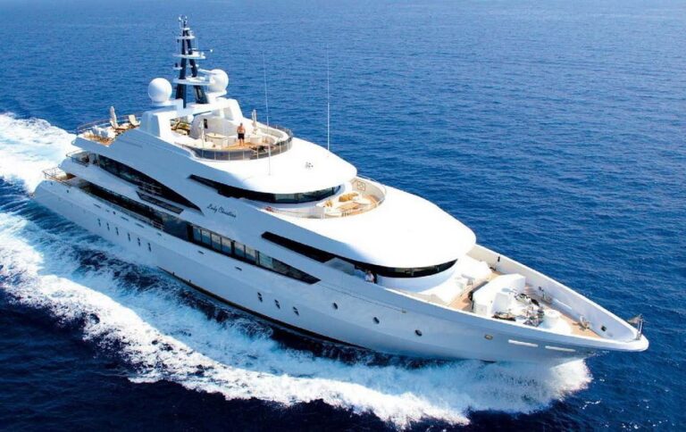 Forward Aspect: Yacht SEA WALK's Cruising Captured