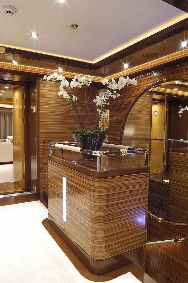 Hall On Board Yacht SEA WALK