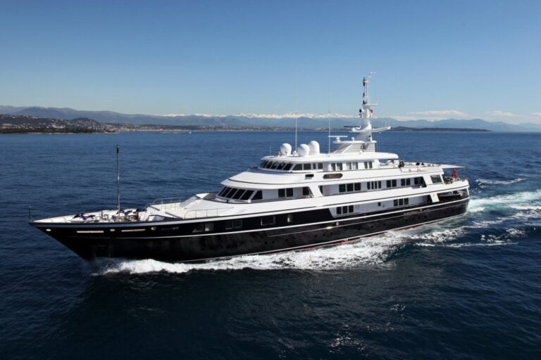 62m CUSTOM SUPERYACHT
