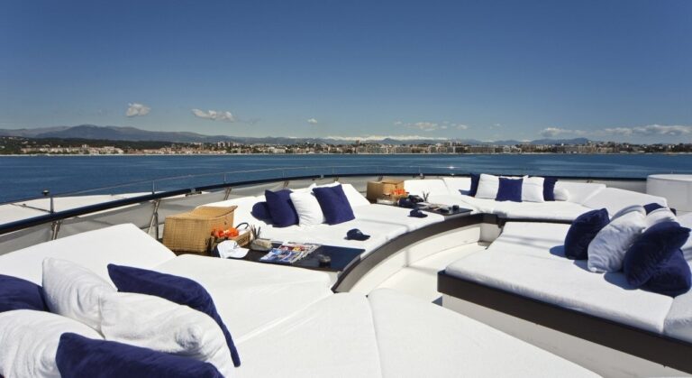 sunbathing area