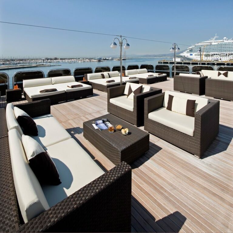 Sitting: Yacht FORCE BLUE's Sun Deck Image