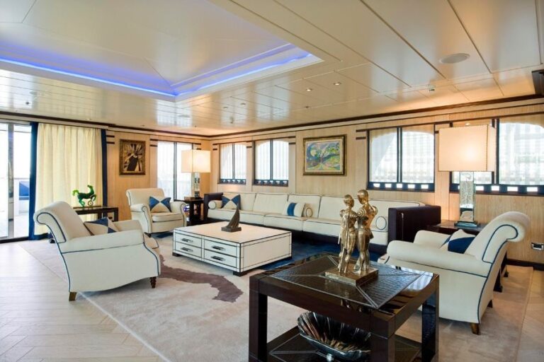 Top Saloon Aft On Yacht FORCE BLUE