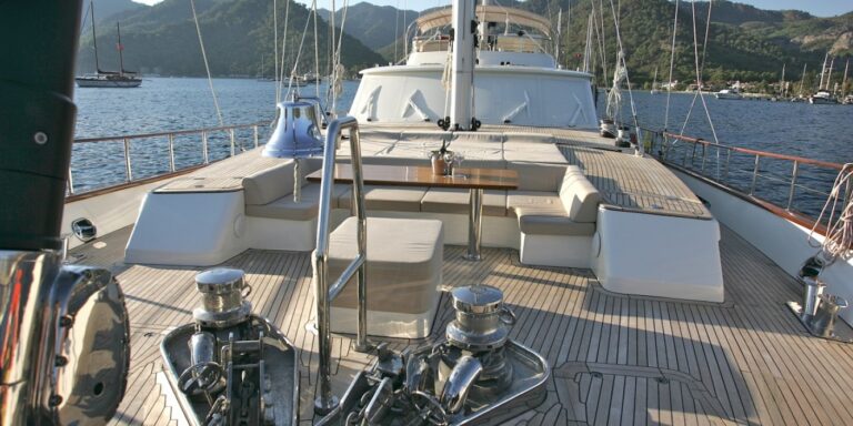 Charter yacht LEVANTIN