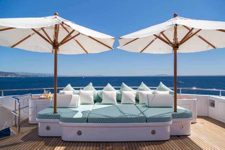 spacious sunbathing area