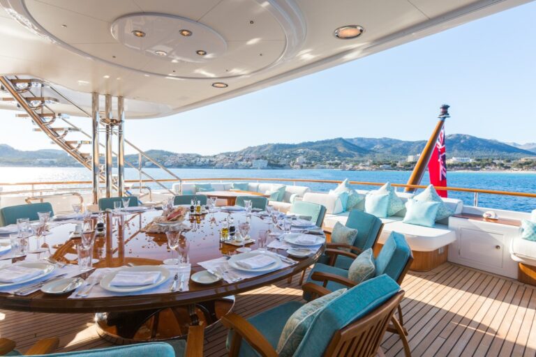alfresco dining on the bridge deck
