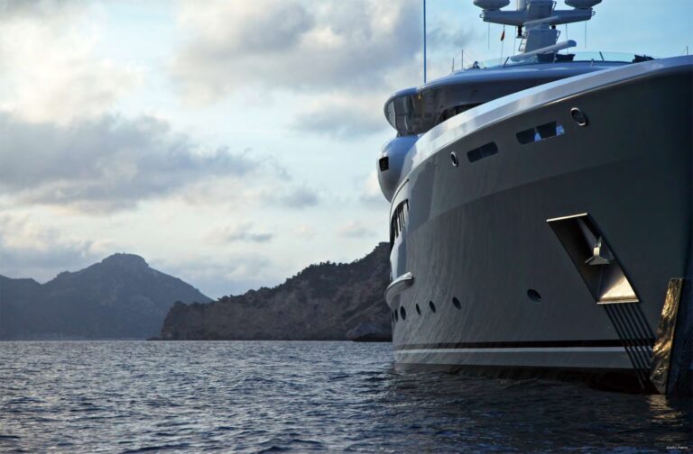 Low Forward Aspect On Yacht INFINITE SHADES