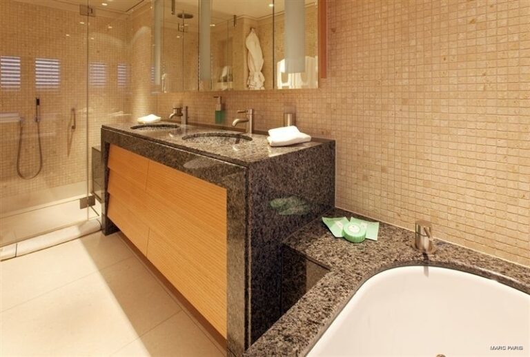 VIP Bath On Board Yacht INFINITE SHADES