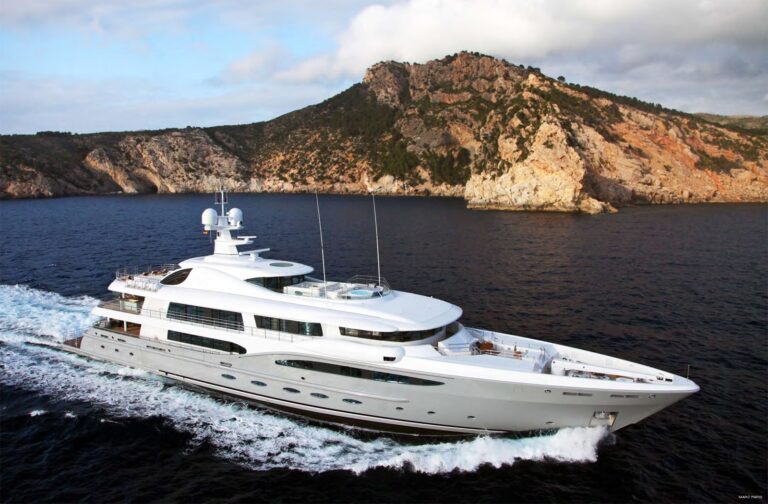 Profile Aspect Aboard Yacht INFINITE SHADES