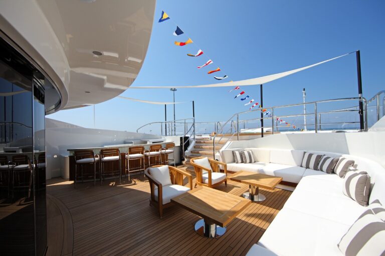 Exterior: Yacht SEANNA's Sitting Zone Captured
