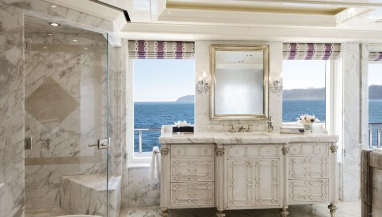 owner suite - hers
