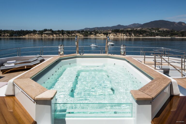 Jacuzzi pool