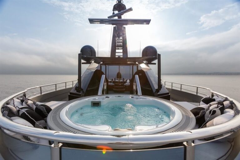 The 66m Yacht OKTO