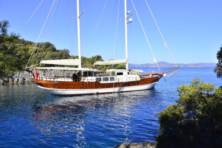 33m Gulet BERRAK SU - Starboard view