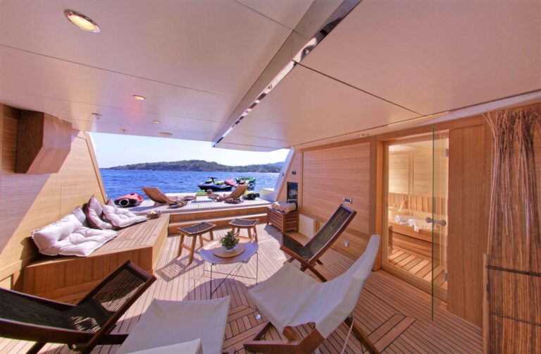 Beach club and sauna